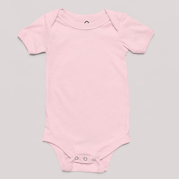 Gepersonaliseerd babyrompertje bedrukt met naam en tekstLight pinkrompertje met opdruk cadeau voor babyshower