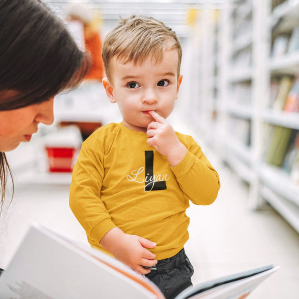 sweater - trui met eigen naam en hoofdletter, de leukste romper met tekst vind je bij toet.store