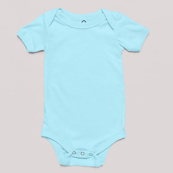 Gepersonaliseerd babyrompertje bedrukt met naam en tekstLight blue rompertje met opdruk cadeau voor babyshower