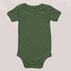 Gepersonaliseerd babyrompertje bedrukt met naam en tekstOlive green rompertje met opdruk cadeau voor babyshower