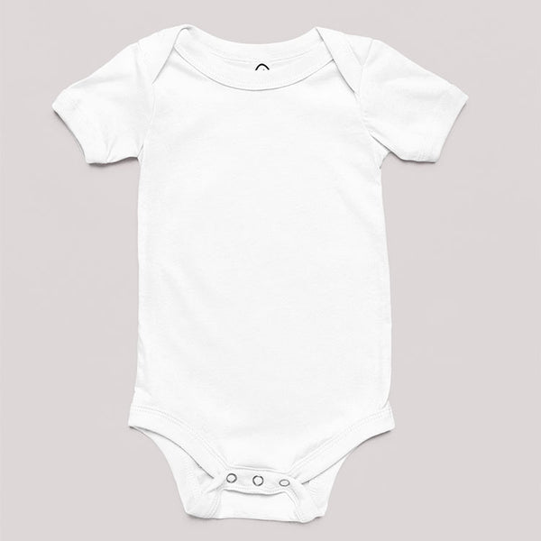 Gepersonaliseerd babyrompertje bedrukt met naam en tekstWitte rompertje met opdruk cadeau voor babyshower